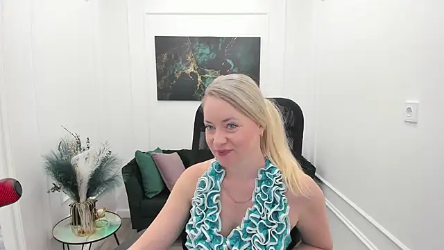 Snapshot of CharlotteKerti chatting on 05-23-26, 11:47 CharlotteKerti online show from 05-23-26, 11:47