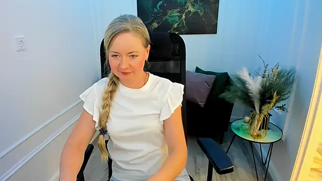 Snapshot of CharlotteKerti chatting on 05-25-26, 05:41 CharlotteKerti online show from 05-25-26, 05:41