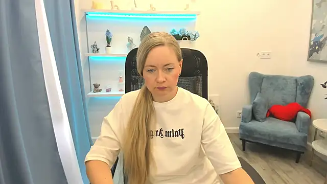 Snapshot of CharlotteKerti chatting on 06-17-26, 11:45 CharlotteKerti online show from 06-17-26, 11:45