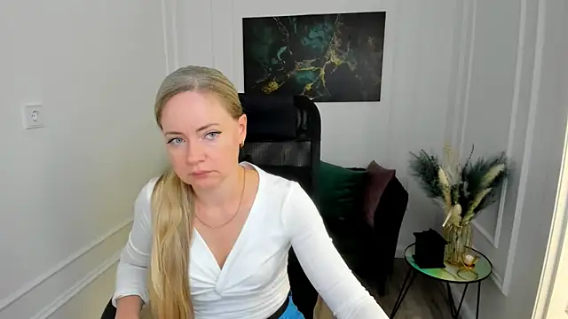Snapshot of CharlotteKerti chatting on 06-22-26, 07:44 CharlotteKerti online show from 06-22-26, 07:44