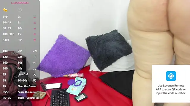 Snapshot of mature_gold1 chatting on 03-15-26, 12:00 mature gold1 online show from 03-15-26, 12:00