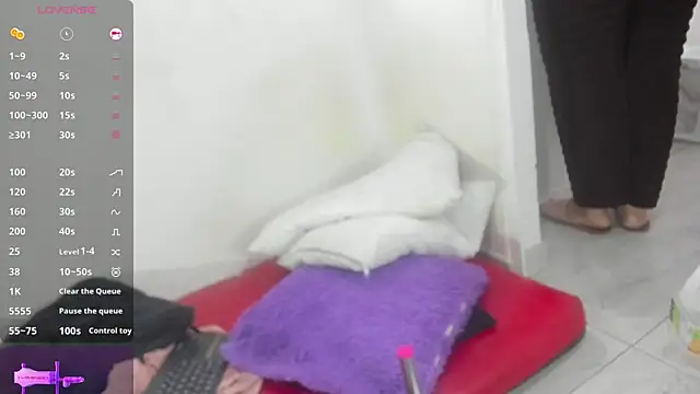 Snapshot of mature_gold1 chatting on 04-16-26, 12:17 mature gold1 online show from 04-16-26, 12:17