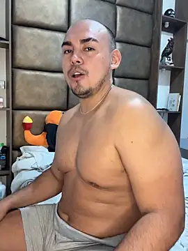 Snapshot of eros_colby chatting on 02-14-26, 04:04 eros colby online show from 02-14-26, 04:04