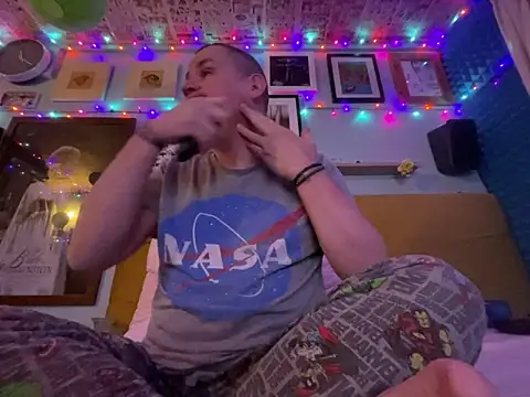 Snapshot of dribbleandthrob chatting on 02-11-26, 11:21 dribbleandthrob online show from 02-11-26, 11:21