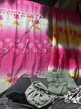 Snapshot of Queen-barbie chatting on 02-17-26, 06:58 Queen-barbie online show from 02-17-26, 06:58