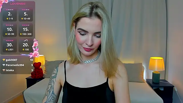 Snapshot of SinLuna_ chatting on 02-19-26, 09:00 SinLuna online show from 02-19-26, 09:00