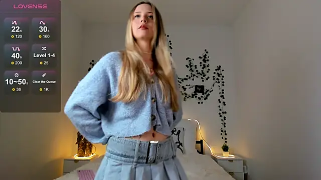 Snapshot of EllyMartinez chatting on 02-18-26, 09:11 EllyMartinez online show from 02-18-26, 09:11