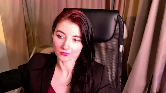 Snapshot of NicoleLuxe chatting on 02-12-26, 03:29 NicoleLuxe online show from 02-12-26, 03:29