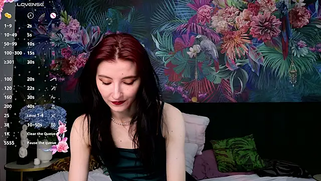 Snapshot of NicoleLuxe chatting on 04-21-26, 06:23 NicoleLuxe online show from 04-21-26, 06:23
