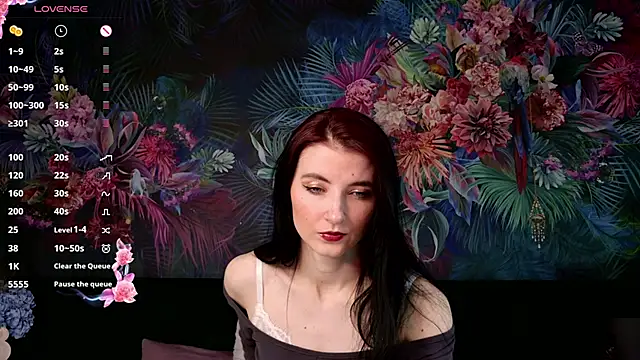 Snapshot of NicoleLuxe chatting on 04-24-26, 07:05 NicoleLuxe online show from 04-24-26, 07:05