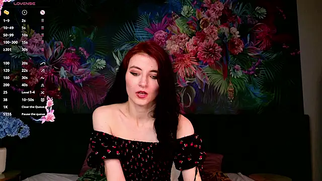 Snapshot of NicoleLuxe chatting on 05-20-26, 06:14 NicoleLuxe online show from 05-20-26, 06:14