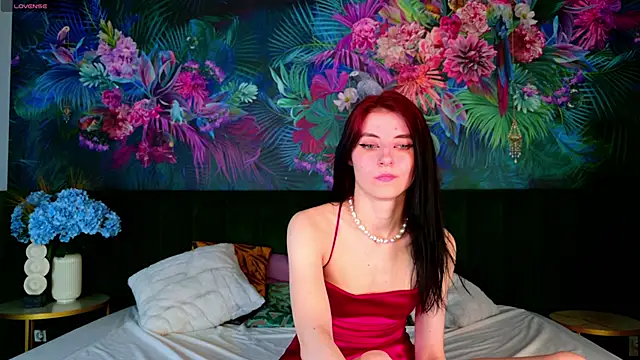 Snapshot of NicoleLuxe chatting on 05-27-26, 01:57 NicoleLuxe online show from 05-27-26, 01:57