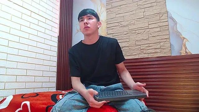 Snapshot of massimoferrera303av chatting on 02-02-26, 09:24 massimoferrera303av online show from 02-02-26, 09:24