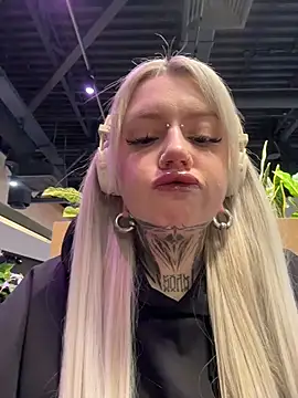 Snapshot of Chiibi chatting on 02-10-26, 09:57 Chiibi online show from 02-10-26, 09:57