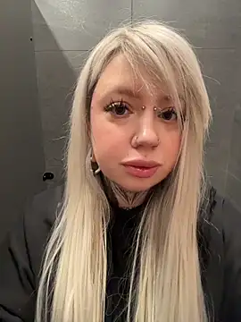 Snapshot of Chiibi chatting on 02-13-26, 09:38 Chiibi online show from 02-13-26, 09:38