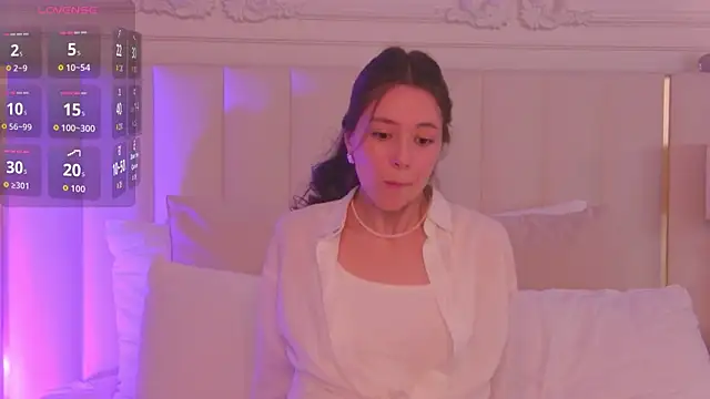 Snapshot of AlisseMoore chatting on 04-07-26, 06:47 AlisseMoore online show from 04-07-26, 06:47