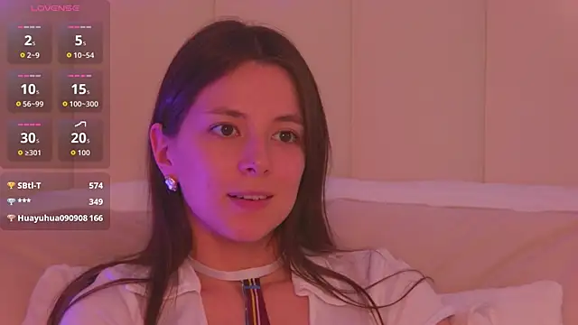 Snapshot of AlisseMoore chatting on 04-13-26, 06:46 AlisseMoore online show from 04-13-26, 06:46