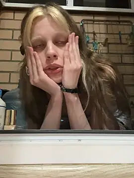 Snapshot of Maxine_gold chatting on 07-05-26, 09:55 Maxine gold online show from 07-05-26, 09:55