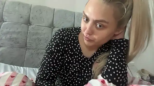 Snapshot of kirstiex chatting on 02-03-26, 02:53 kirstiex online show from 02-03-26, 02:53