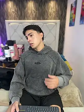 Snapshot of Samu_Hott chatting on 02-13-26, 08:27 Samu Hott online show from 02-13-26, 08:27