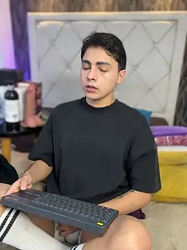 Snapshot of Samu_Hott chatting on 02-18-26, 08:05 Samu Hott online show from 02-18-26, 08:05