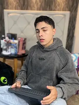 Samu Hott online show from 03-09-26, 08:13