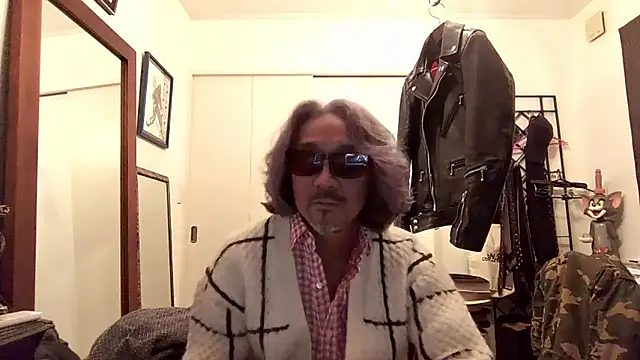 Snapshot of MtaS1 chatting on 02-10-26, 09:02 MtaS1 online show from 02-10-26, 09:02