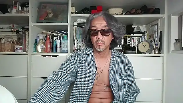 Snapshot of MtaS1 chatting on 05-23-26, 03:49 MtaS1 online show from 05-23-26, 03:49
