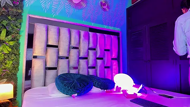 Snapshot of Mari_cooper1 chatting on 02-25-26, 11:53 Mari cooper1 online show from 02-25-26, 11:53