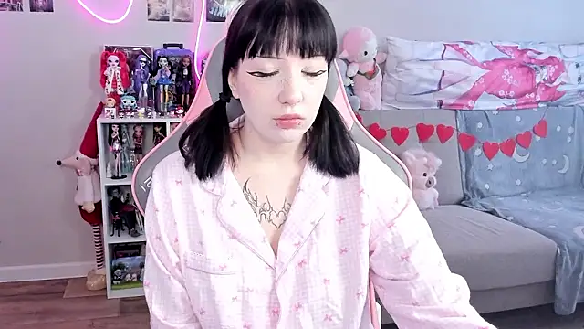 Snapshot of MollysLand chatting on 02-26-26, 08:35 MollysLand online show from 02-26-26, 08:35