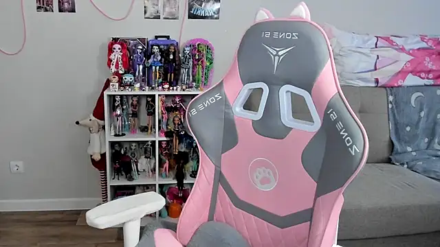 MollysLand online show from 04-13-26, 09:26