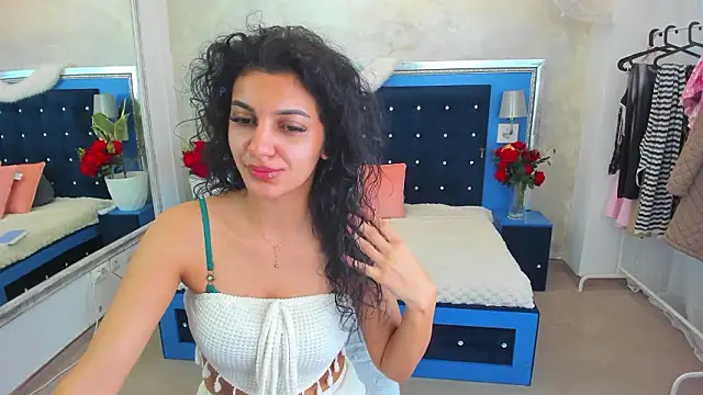 Snapshot of YasmineDelight chatting on 02-04-26, 09:15 YasmineDelight online show from 02-04-26, 09:15