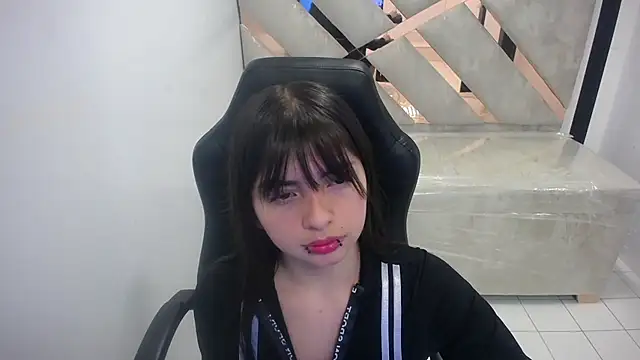 Snapshot of elizabeth_t_ chatting on 02-24-26, 07:56 elizabeth t online show from 02-24-26, 07:56