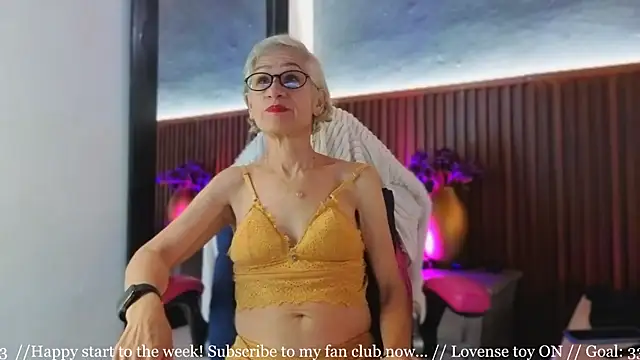 Snapshot of miss_monserrate01 chatting on 02-20-26, 01:11 miss monserrate01 online show from 02-20-26, 01:11