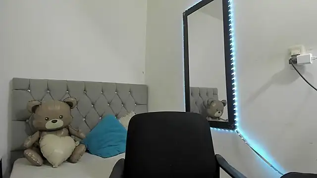 Snapshot of _1DERECK chatting on 02-18-26, 12:23 1DERECK online show from 02-18-26, 12:23