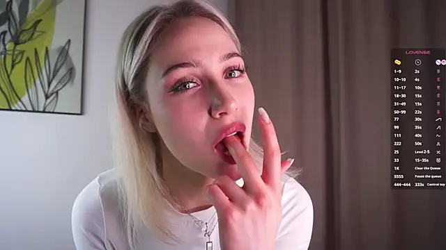 Snapshot of Nianelo chatting on 02-14-26, 01:08 Nianelo online show from 02-14-26, 01:08