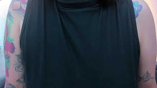 Snapshot of violet_scott_ chatting on 02-10-26, 01:04 violet scott online show from 02-10-26, 01:04