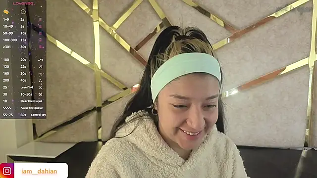 Snapshot of Dahiana_Dmour_ chatting on 03-19-26, 01:04 Dahiana Dmour online show from 03-19-26, 01:04