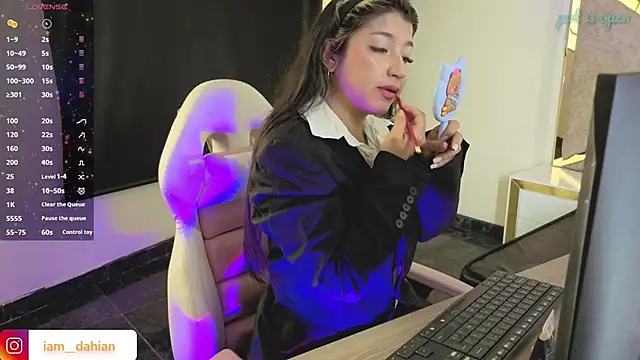 Snapshot of Dahiana_Dmour_ chatting on 04-08-26, 12:49 Dahiana Dmour online show from 04-08-26, 12:49