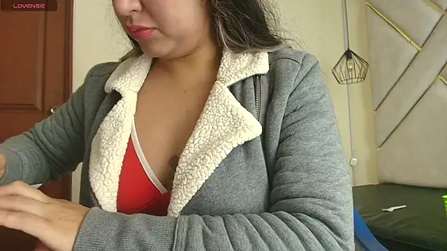 Snapshot of Dahiana_Dmour_ chatting on 04-13-26, 12:43 Dahiana Dmour online show from 04-13-26, 12:43