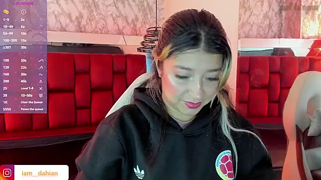 Snapshot of Dahiana_Dmour_ chatting on 06-19-26, 01:15 Dahiana Dmour online show from 06-19-26, 01:15