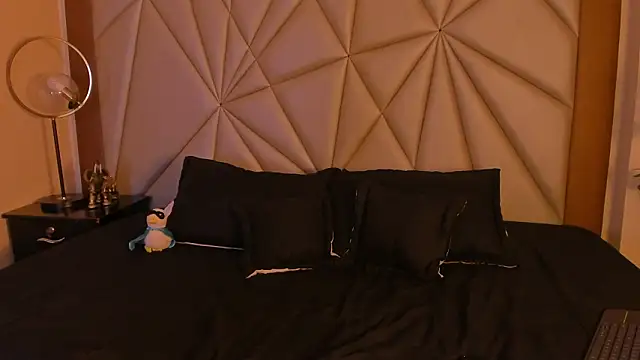 valenssio moretti online show from 03-25-26, 03:34