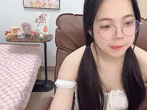 Snapshot of Dawn-2 chatting on 02-11-26, 12:15 Dawn-2 online show from 02-11-26, 12:15