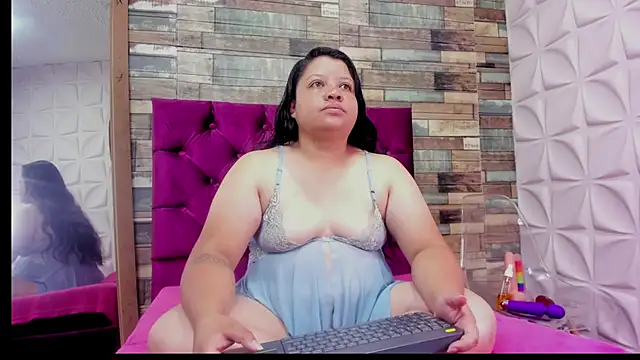 Snapshot of Carolina-Lenon chatting on 02-06-26, 06:44 Carolina-Lenon online show from 02-06-26, 06:44