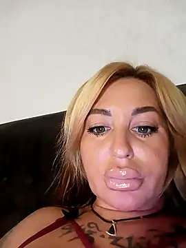 MiaMooly online show from 09-27-25, 03:39