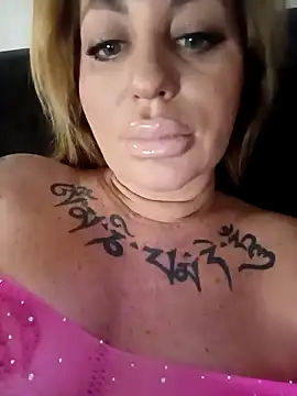 MiaMooly online show from 02-08-26, 07:17