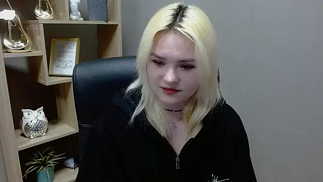 Snapshot of SweetLilyxo chatting on 02-03-26, 08:52 SweetLilyxo online show from 02-03-26, 08:52