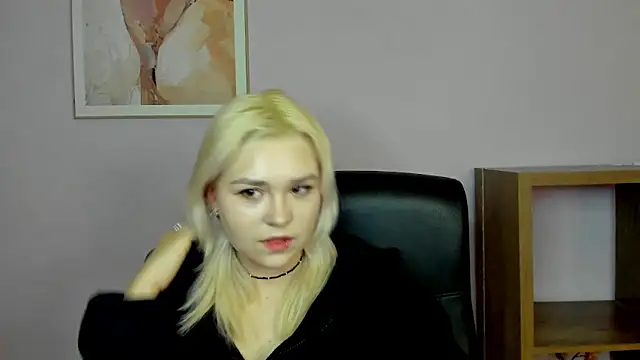 Snapshot of SweetLilyxo chatting on 02-11-26, 02:44 SweetLilyxo online show from 02-11-26, 02:44