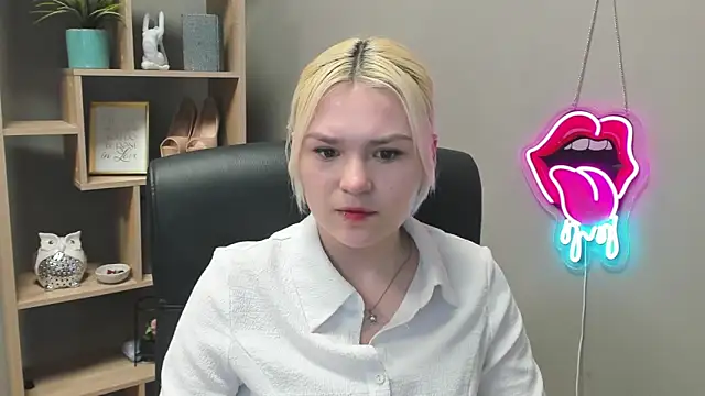 Snapshot of SweetLilyxo chatting on 02-27-26, 02:39 SweetLilyxo online show from 02-27-26, 02:39