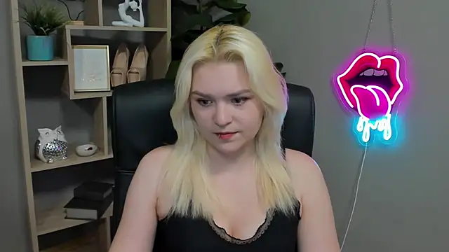 SweetLilyxo online show from 03-30-26, 06:25